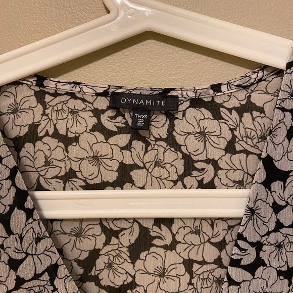 Flowered wrap blouse - Picture 4 of 5